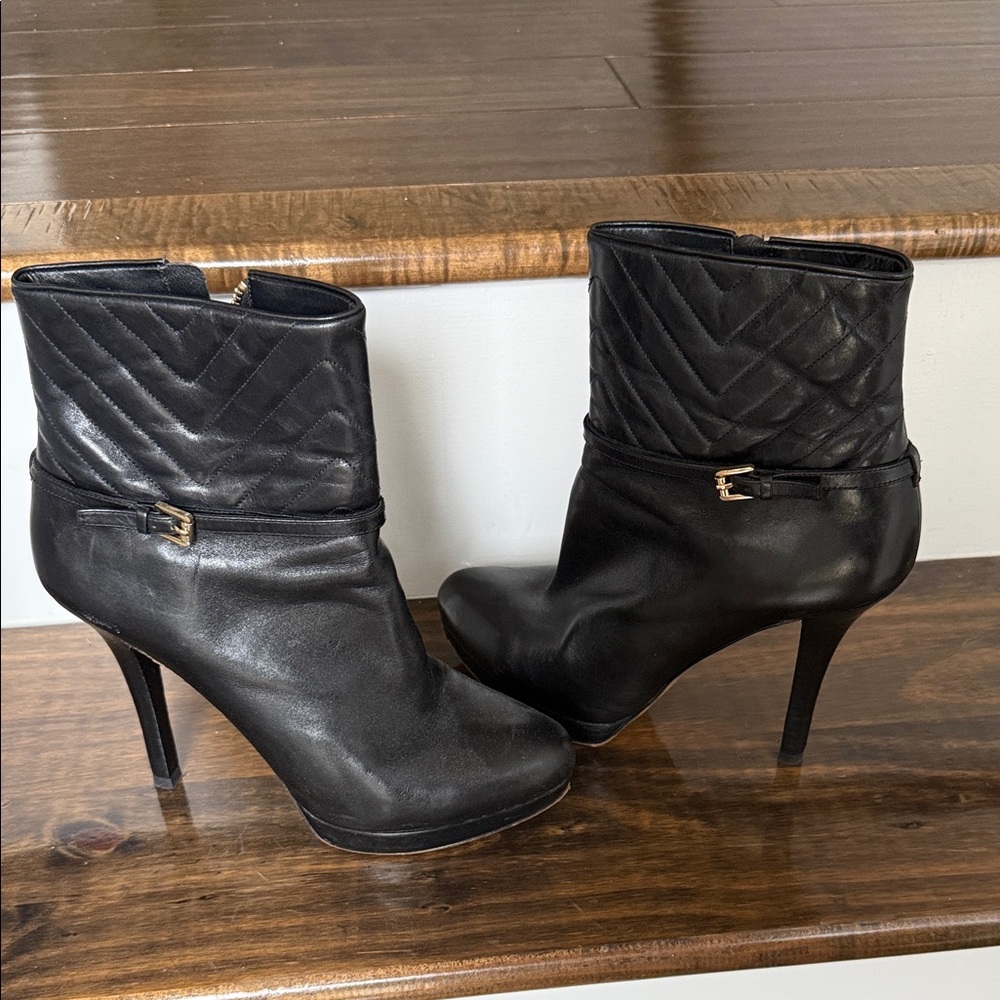 MICHAEL Michael Kors Black Quilted Heeled Boots with Gold Zipper EUC - Picture 4 of 9